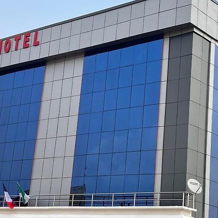 La Rochelle Hotel Yaoundé Exterior foto